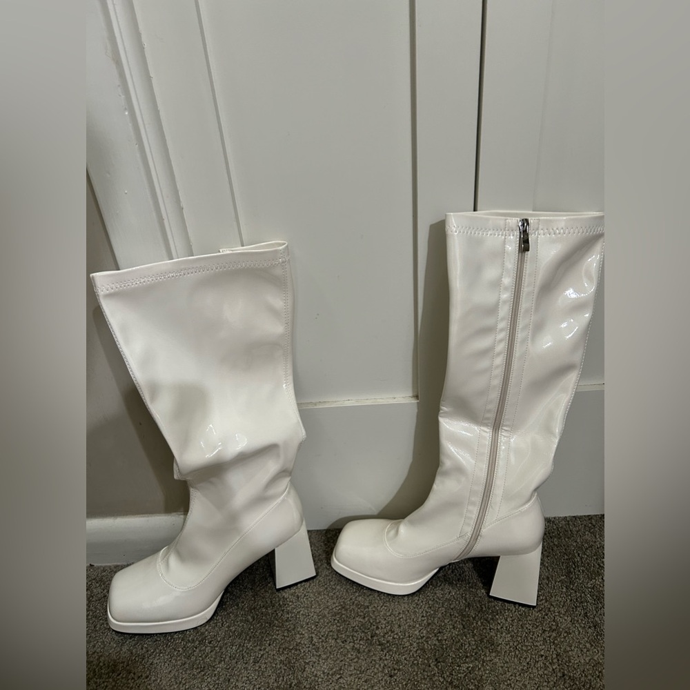 Jedkarar Knee High White Go Go Boots